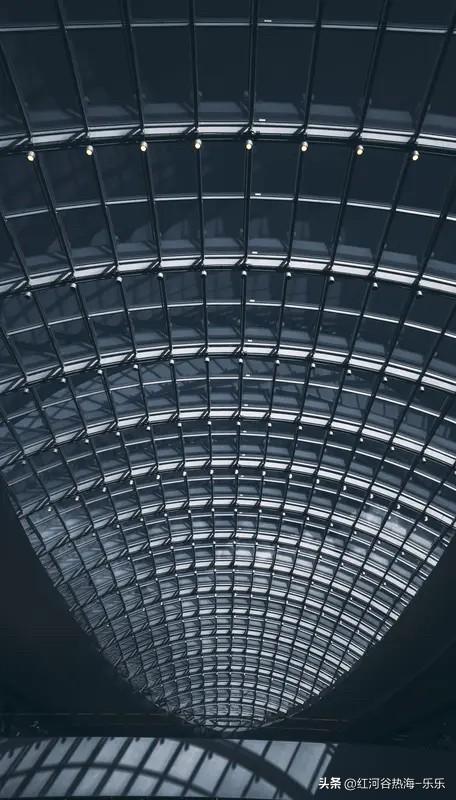 不断的成功，会让你的格局越来越大。

不断的失败，也会让你格局越来越小。

就像