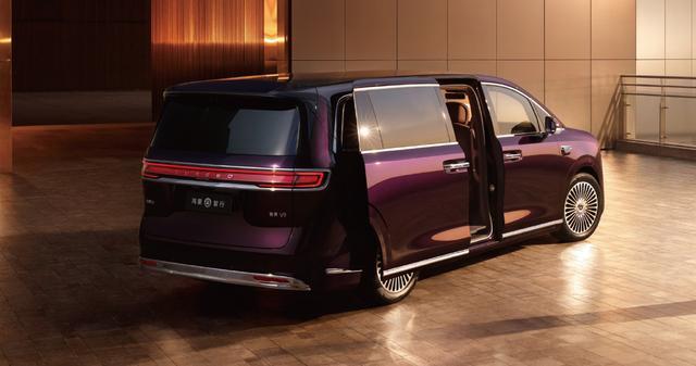 智界V9登场!乾崑智行首款MPV，基本现有的华系产品点都会在它身上看到，智驾、智