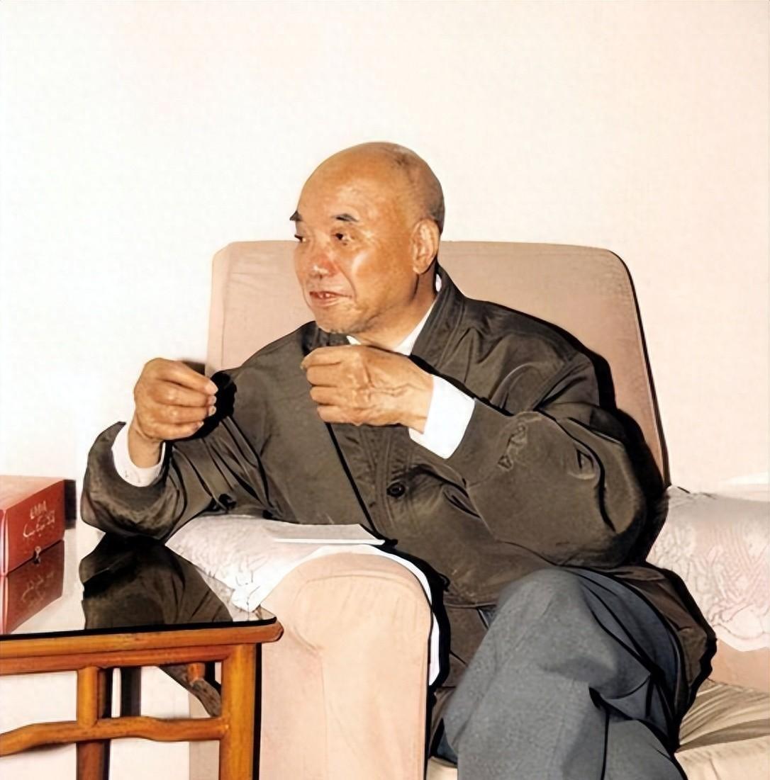 1959年萧克离开部队后，王震邀其赴农垦部工作，萧克坦言：党安排什么，我就做什么