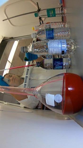 最新检测发现，市面上1升PET桶装水，平均能检出24.3万颗微塑料，最高的甚至到