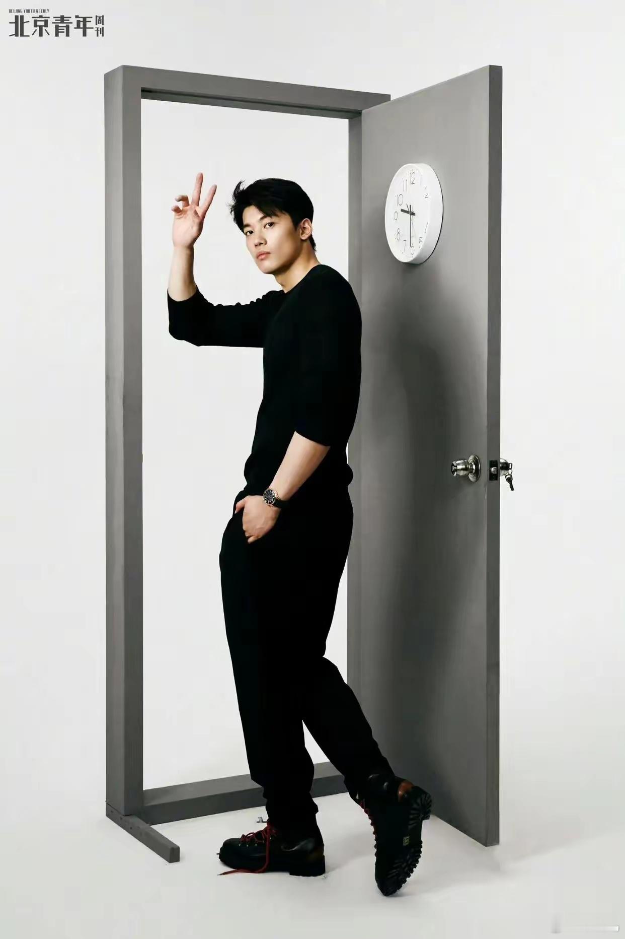 汪顺不仅身材好，更难得的是他的镜头表现力还很强。一米九二的汪顺，是游泳队的又一个