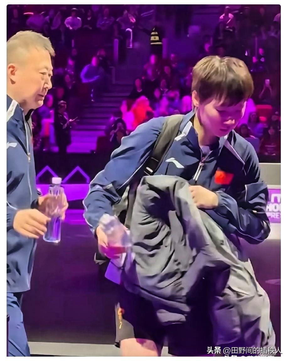 王曼昱输了，径直离场。
不是因为输不起。
也不是因为伤病严重。

  此役结束后