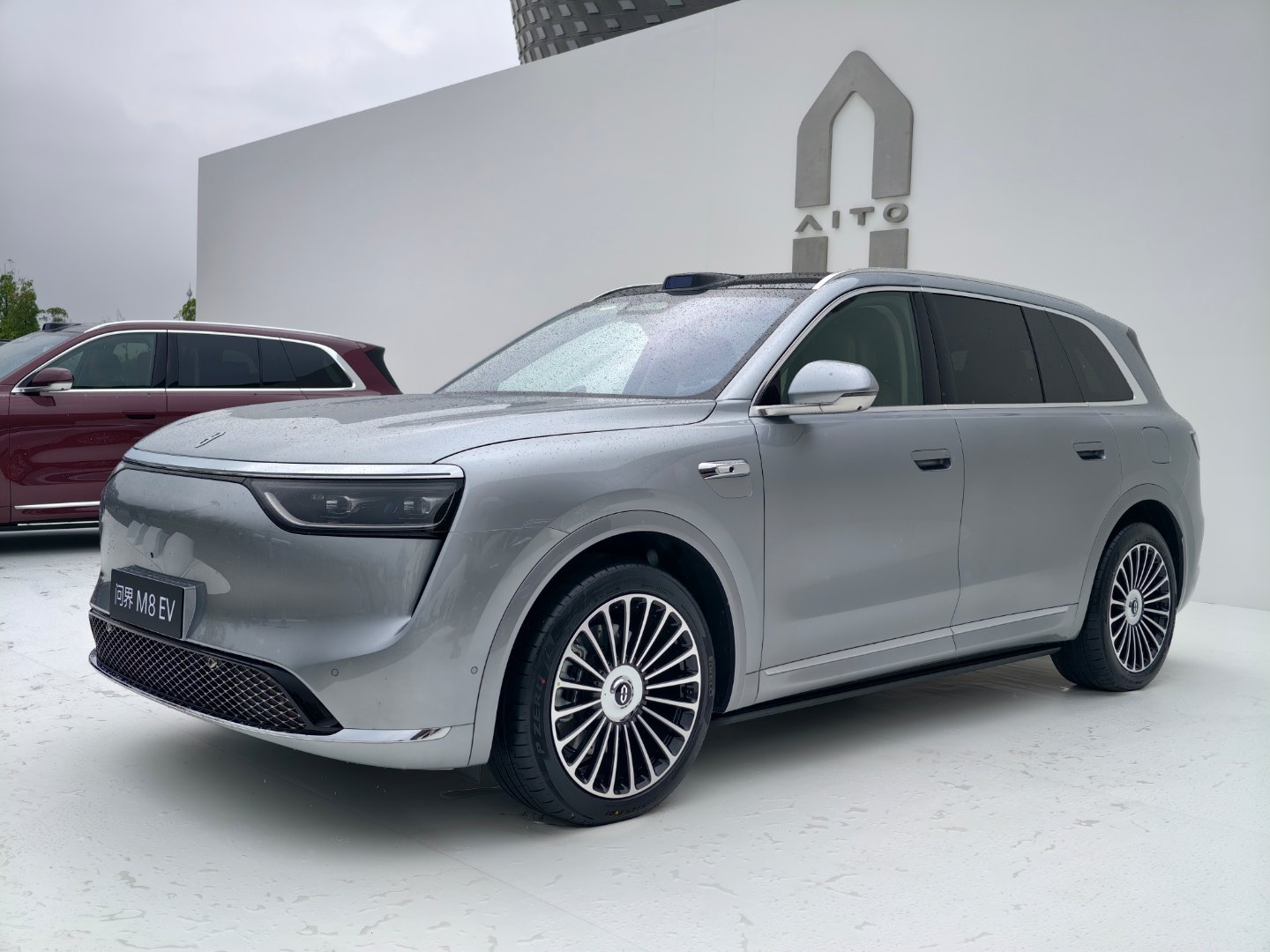鸿蒙智行 问界M8ev、智界新款R7、智界新款S7亮相！M8一如既往的霸气[努力