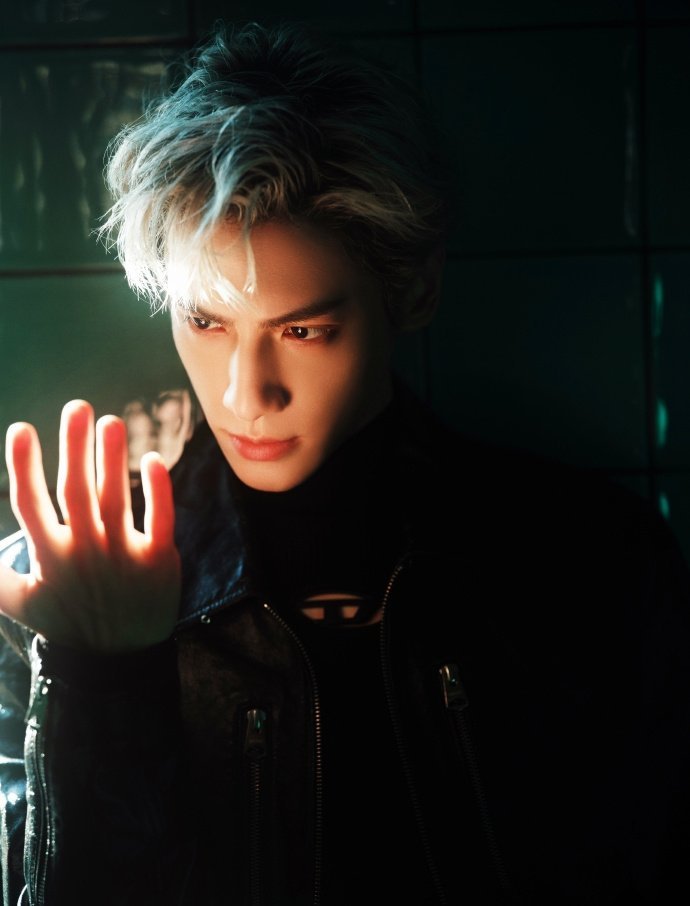 罗云熙确认出席微博之夜，期待久违的红毯熙，搓搓小手期待住和罗老师的红毯见面啦~