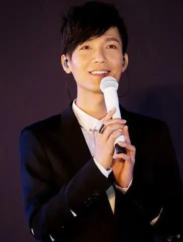 陈楚生一曲无题送给南昌终于懂了什么叫“歌如其城”！陈楚生的《无题》有纪念胜利的重