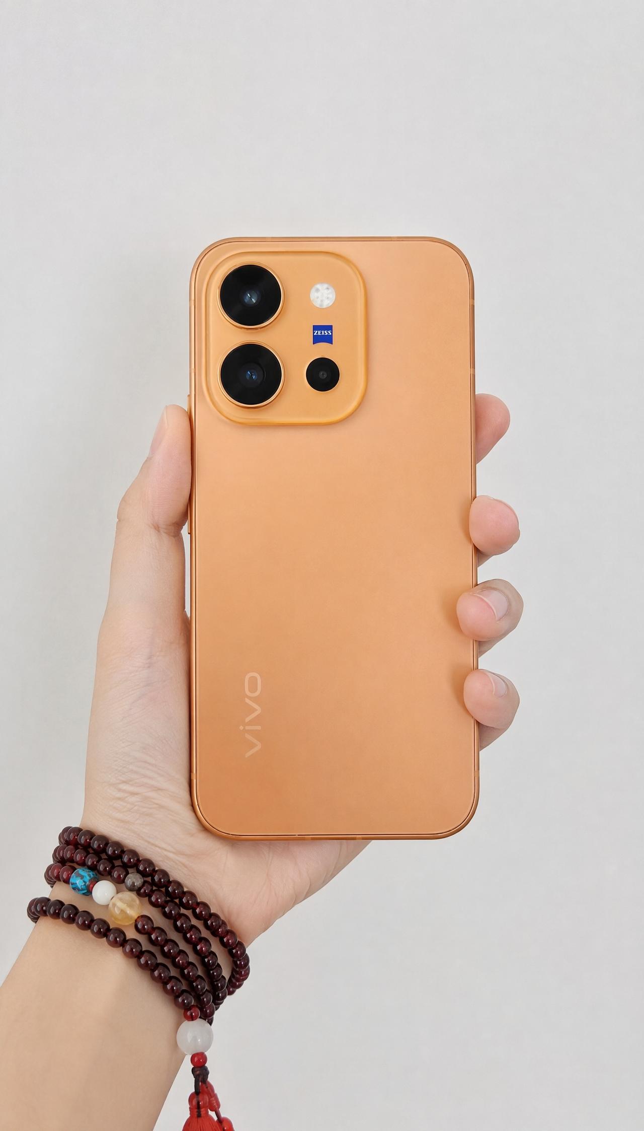 vivo X300E「日光橙」 ，以日光为灵感，将热烈与活力凝于一身，为你呈上一