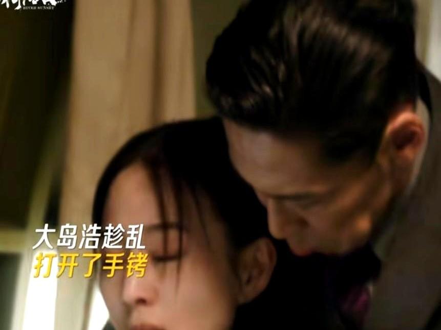 飞机解体前，他把唯一的降落伞给了她，说的却是‘我从没喜欢过你’。

这句谎言，比