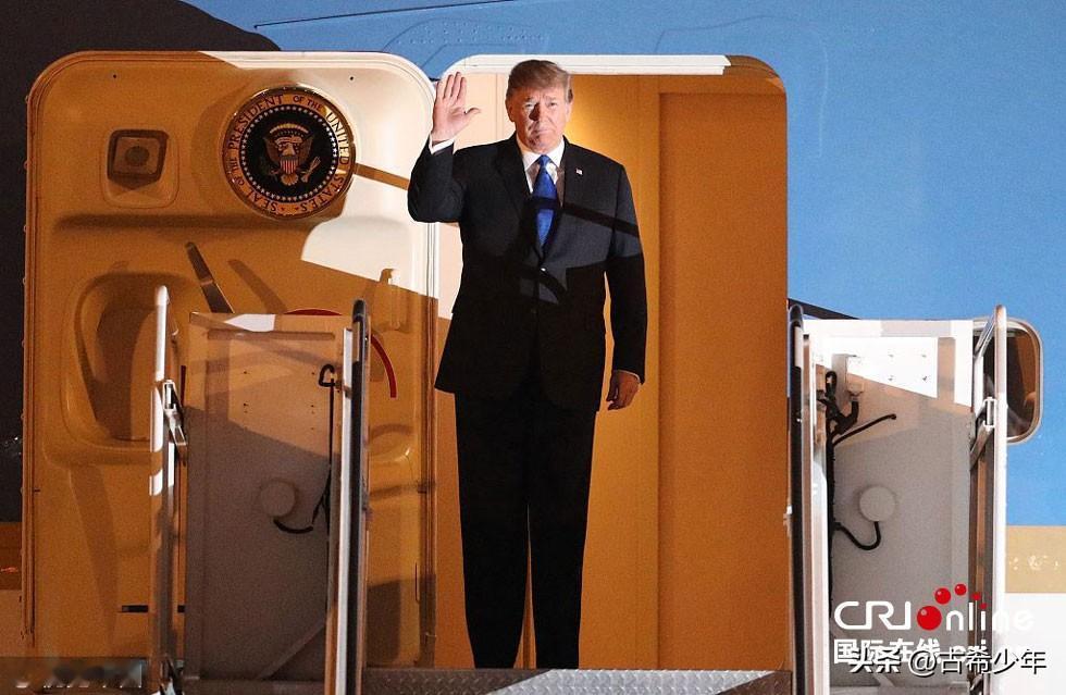 特朗普：一位“极简”总统，靠一部手机把世界搅得天翻地覆鸡飞狗跳——
 
1. 美