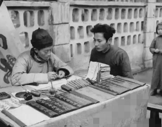 1938年，陈毅在丹北视察时，遇到一个相士，对方竟能精准说出他的生辰，陈毅看出此