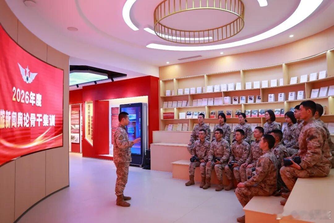 前线熄灯号军营晚点名人民前线 用笔尖撰写忠诚奉献用镜头见证奋斗强军为夯实文化建设