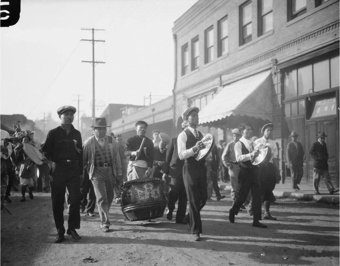 历史老照片：华人在美国过春节
1926年，洛杉矶华人庆祝中国农历新年…华人农历新