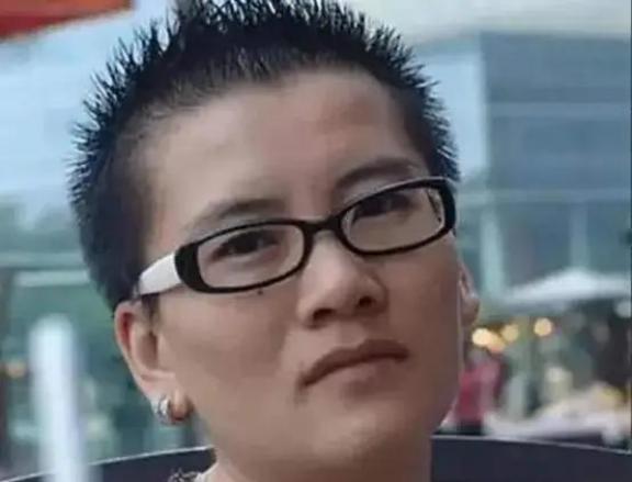 2005年，宁夏姑娘耿兰俊，做了国内首例“女变男”的手术，当男性器官被植入身体后