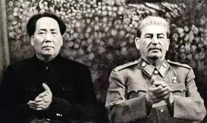 早年毛主席出访苏联，亲眼目睹的一幕场景，让他内心满是愤慨与忧心。

原本想着借着