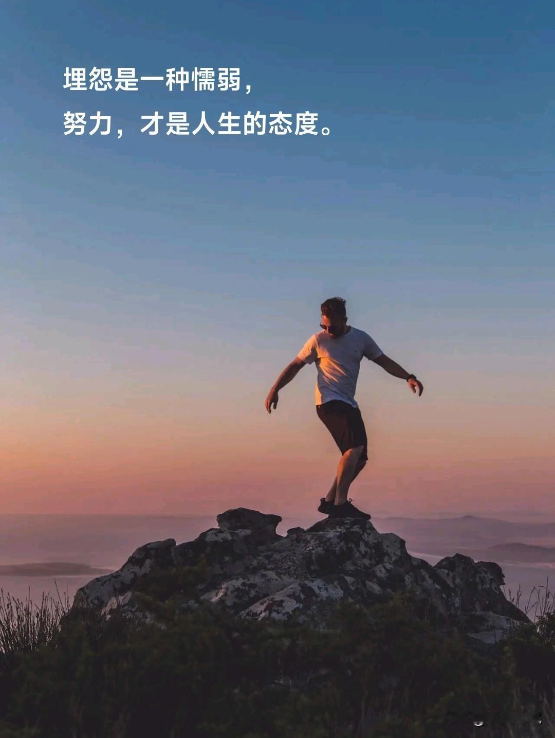 老来入住养老院

老李头坐在小区凉亭里，摇着蒲扇说：“老了我就去养老院。”

老