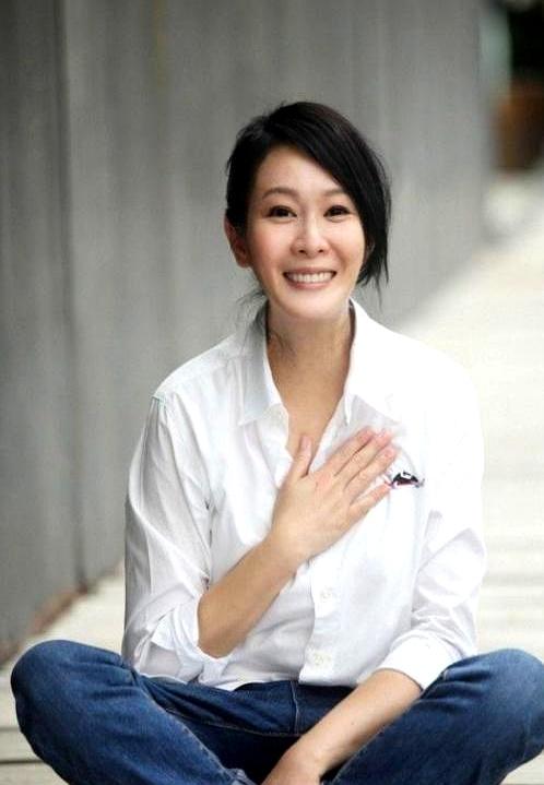 结婚非得天天黏一块儿？
刘若英婚后和老公“分房睡”，照样在45岁高龄生下胖小子，