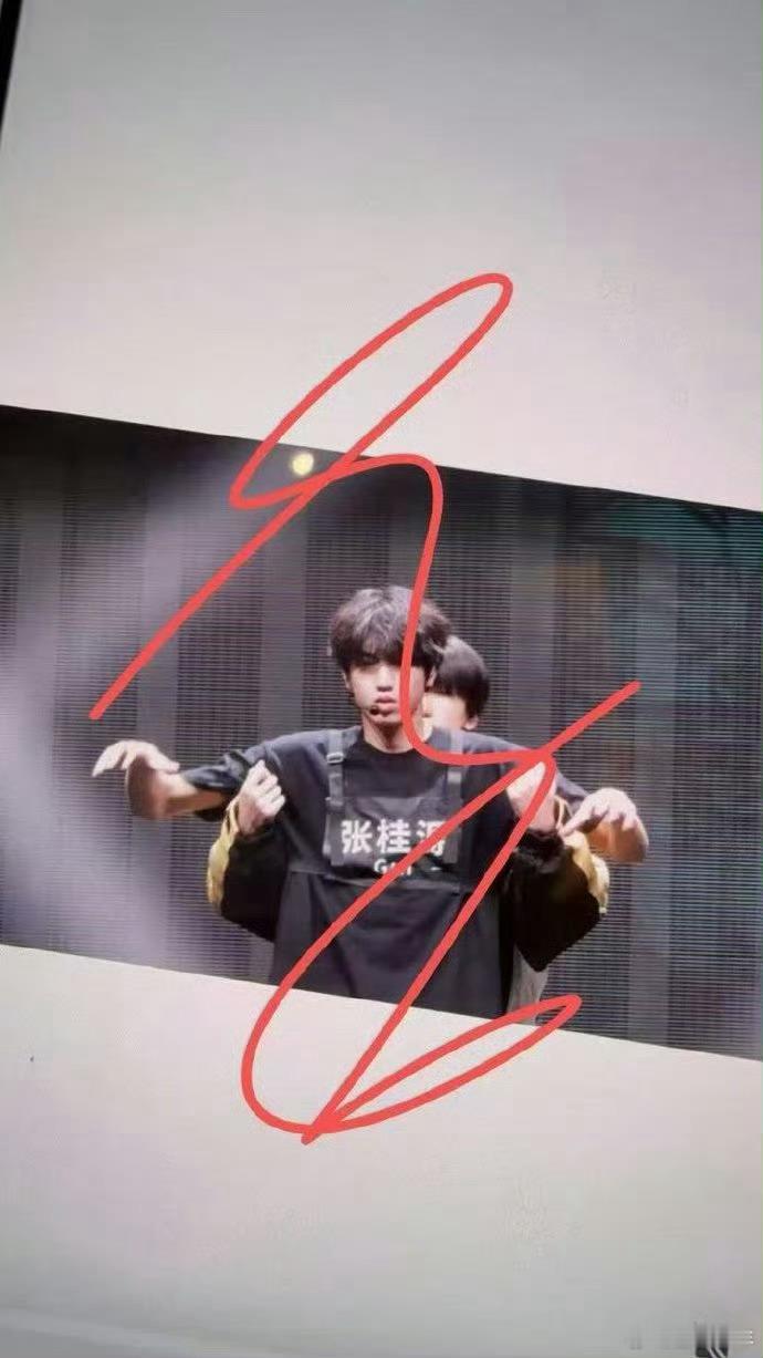 张桂源杨博文彩排路透杨博文张桂源彩排路透 救命！彩排路透的颜值太能打了吧！张桂源