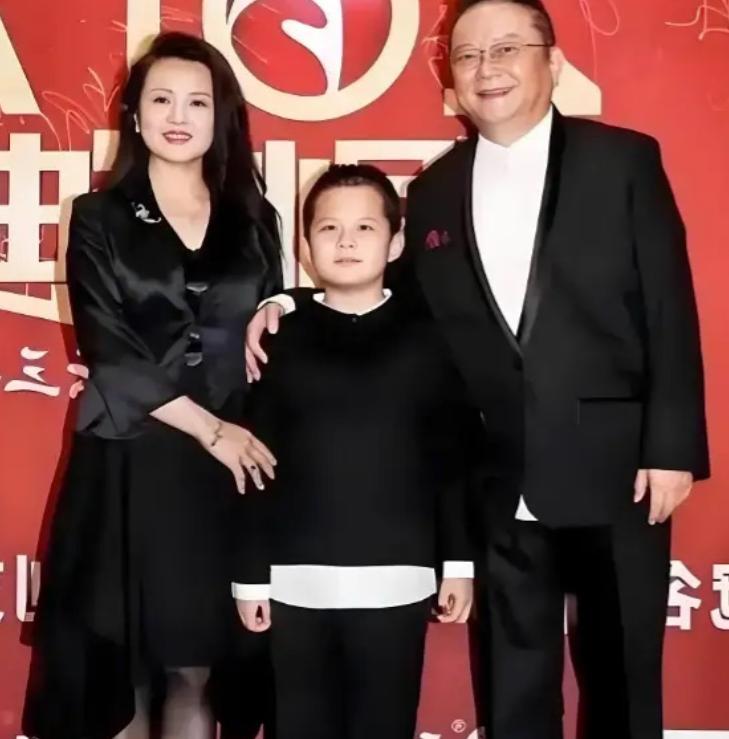 1997年，王刚花200万送女儿出国留学，没想到她却要嫁给老外，王刚极力反对，不