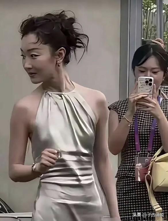 有人说，新的一年，周冬雨变得更加自信有魅力了，是因为今年是马年的缘故吗？