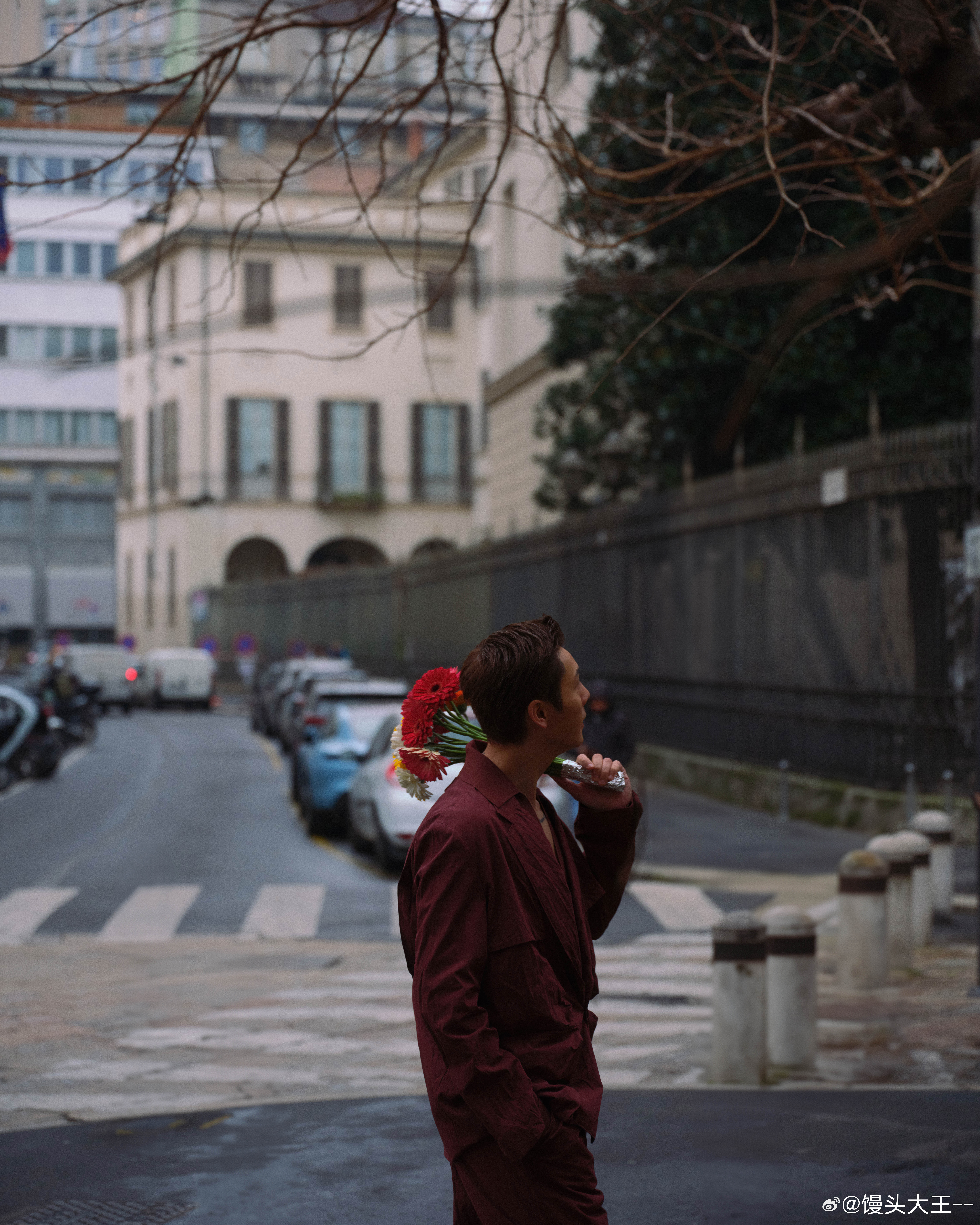 陈伟霆米兰秀后直播预告 谁还没被陈伟霆的米兰造型惊艳到？1月16日23:00的直