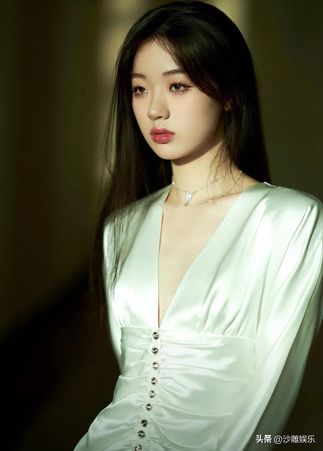 单依纯，自己也没想到吧！


3月29日，曾经在节目里把单依纯护在身后、恨不得向