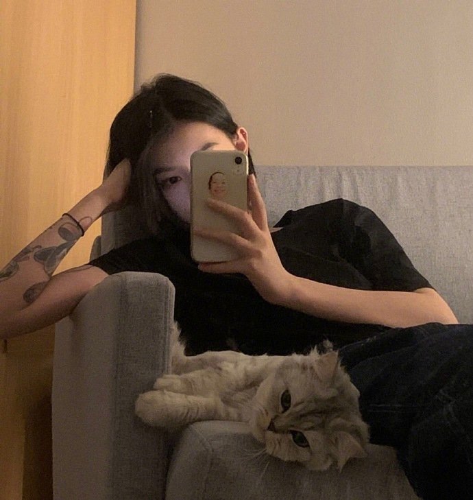 相遇可以晚一点，但请爱得久一点。 