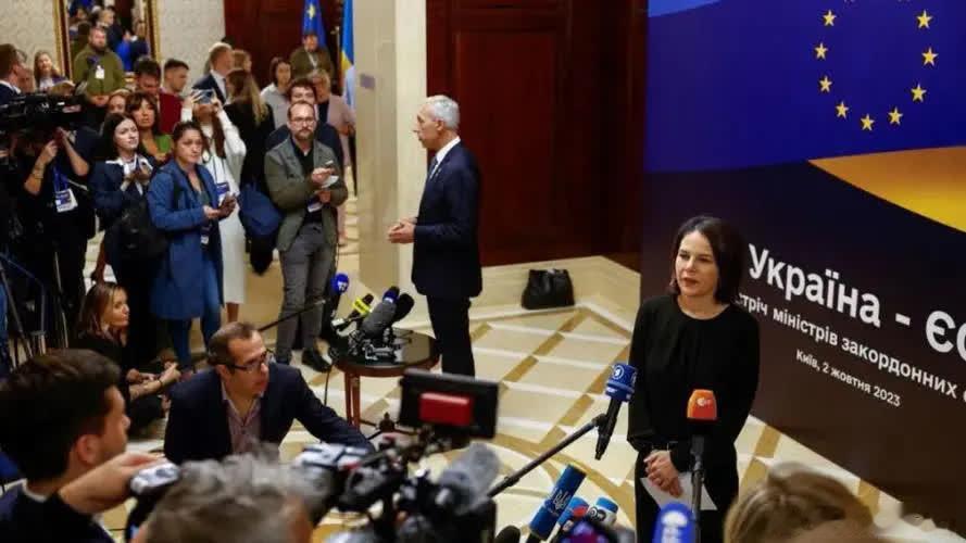 德国外长当着全世界的面，一句话把桌子掀了：我们宁可被美国一脚踹开，也绝不会回头看