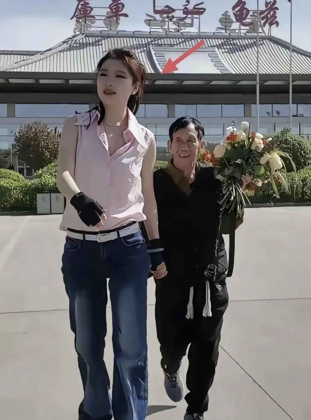 这才是正能量，95后养女张白鸽报答养父养育之恩带其去新疆游玩
提起河南洛阳那位9