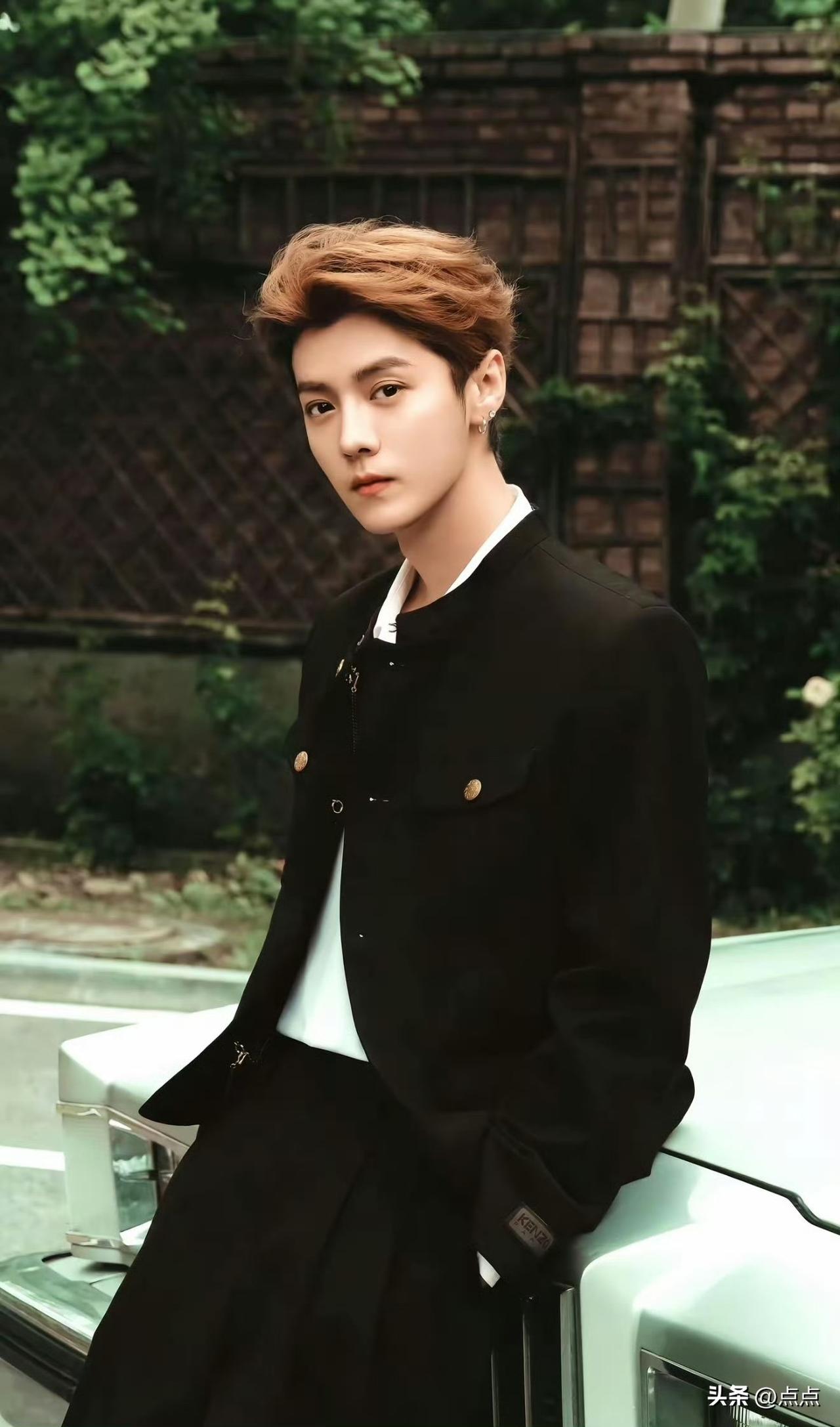 关晓彤
网传双顶流情侣复合，怎么全网都在刷鹿晗关晓彤？很多人都懵了，他俩什么时候