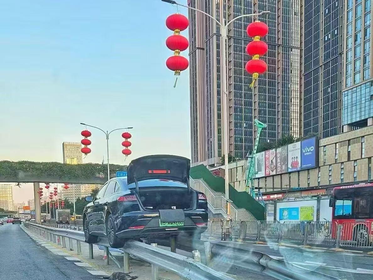 造型挺别致啊…… 