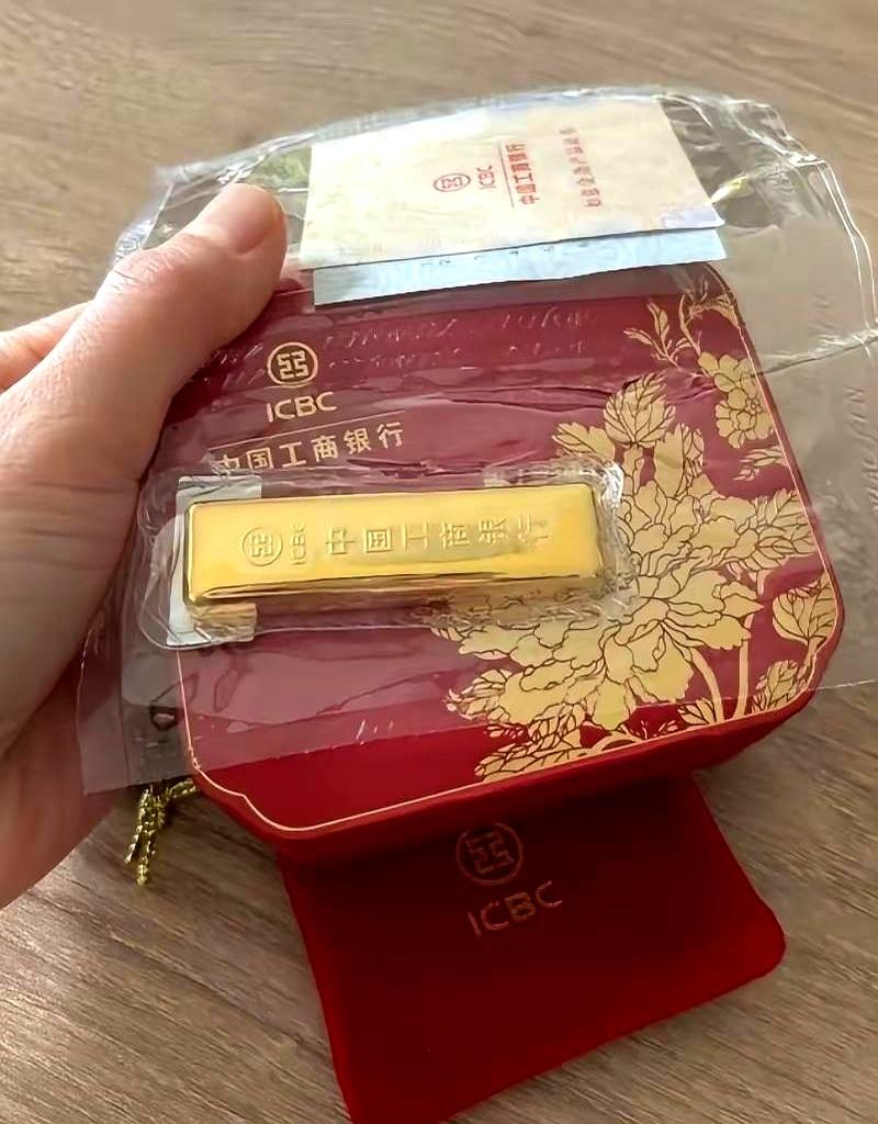 均价1080上车黄金，现在硬生生亏了3万块，这几个月半夜盯着大盘眼睛都熬红了，谁