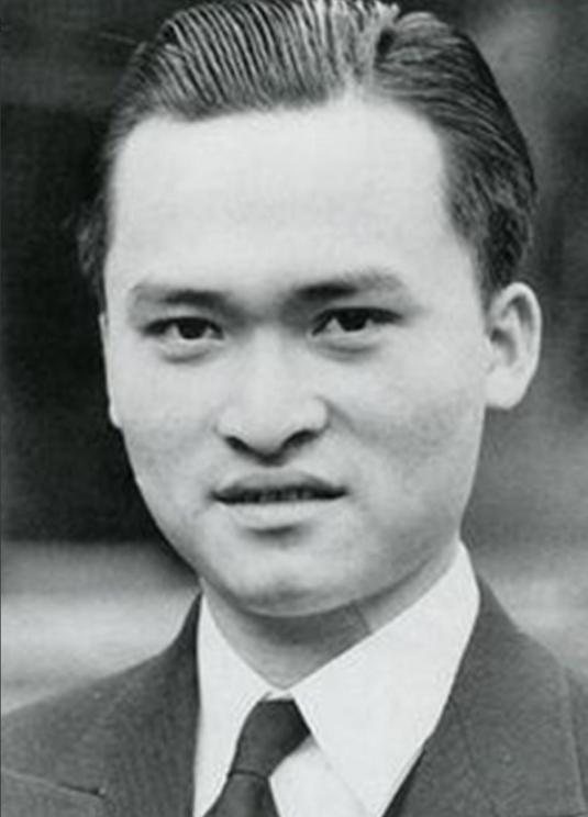 1942年中国小伙坠入北大西洋，孤身漂流133天靠鸟血鲨鱼活命，货轮望见他却厉声