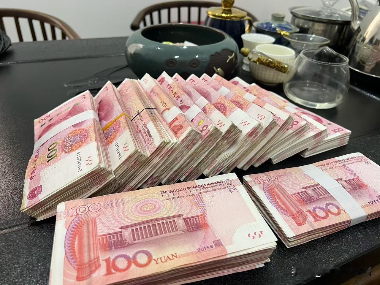 人到中年才彻底懂，
靠谁都不如靠自己，
靠山山会倒，
靠水水会流，
唯有自己才是