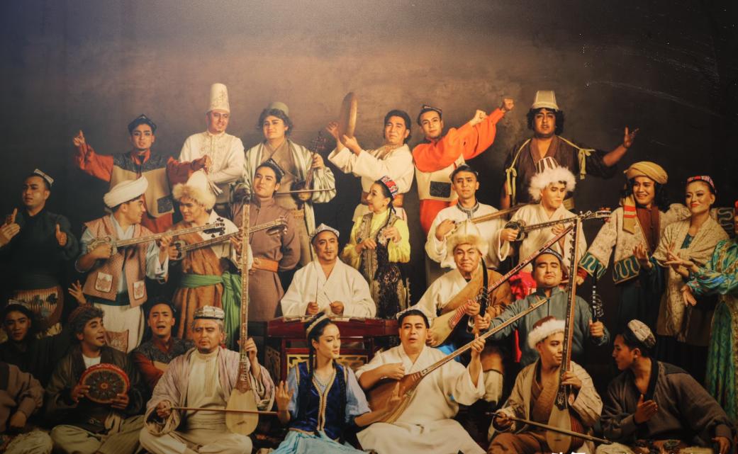 维吾尔族为什么不吃猪肉？1979 年秋天，新疆伊犁一位老木匠在打馕坑边上说了一句