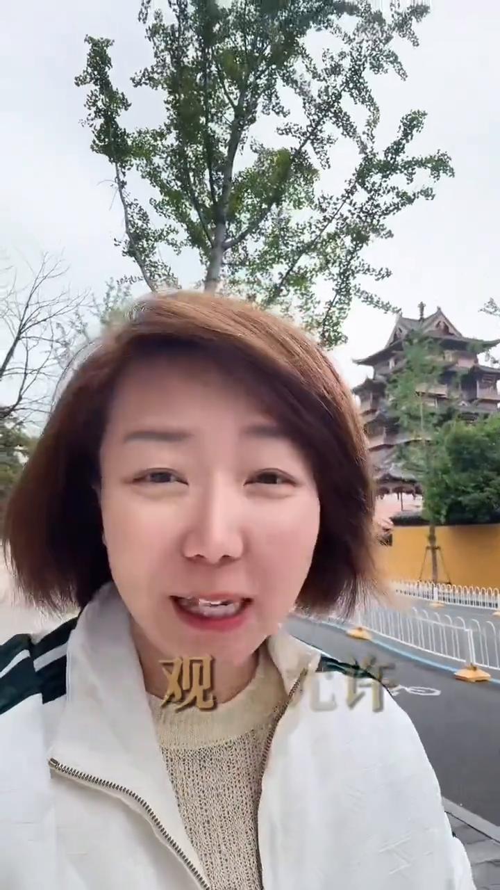 情路坎坷。
人这一生就是情路坎坷的一生。当你情窦初开的时候父母不同意，当你情窦再