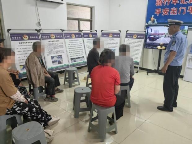 【严查农村面包车！7座车硬塞11人还非法营运】7月1日下午，周至公安交管大队秩序