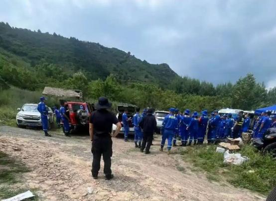 河北承德，75岁村民于国明下午两点五十分出门进山放羊，到4点19分拨通家人电话：