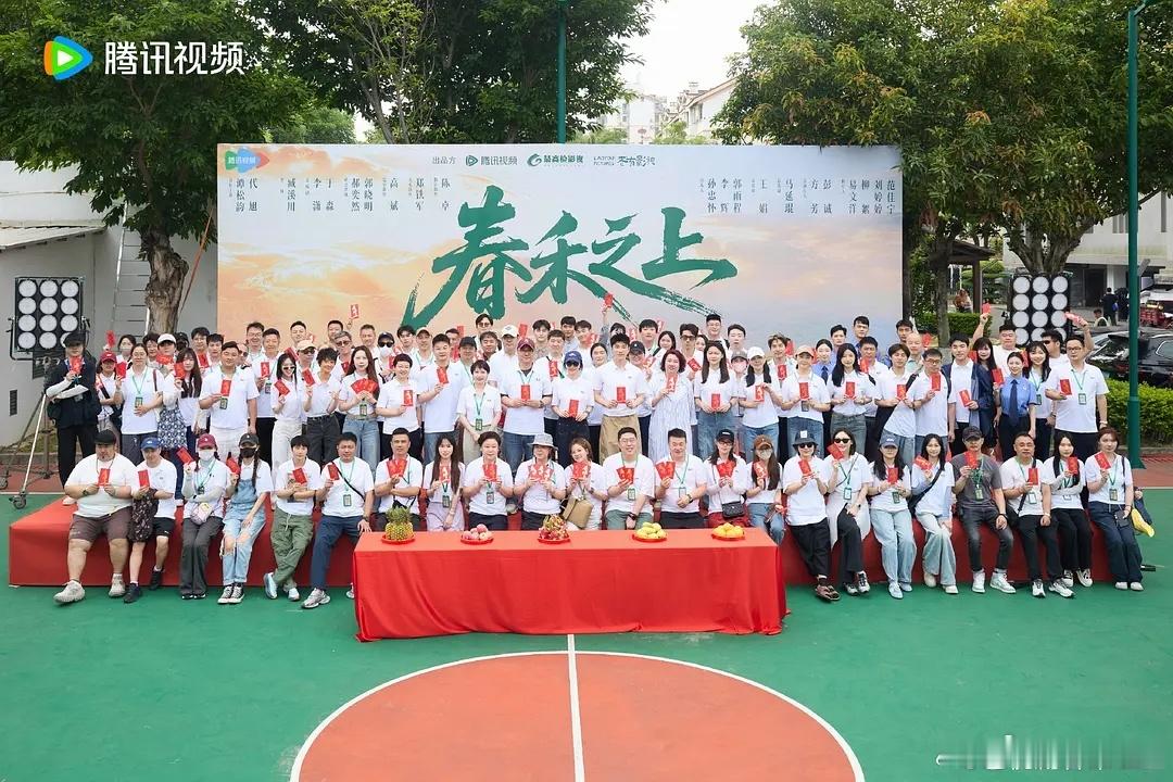 从龙套配角到稳定正剧女一番，谭松韵这条路走了二十年 