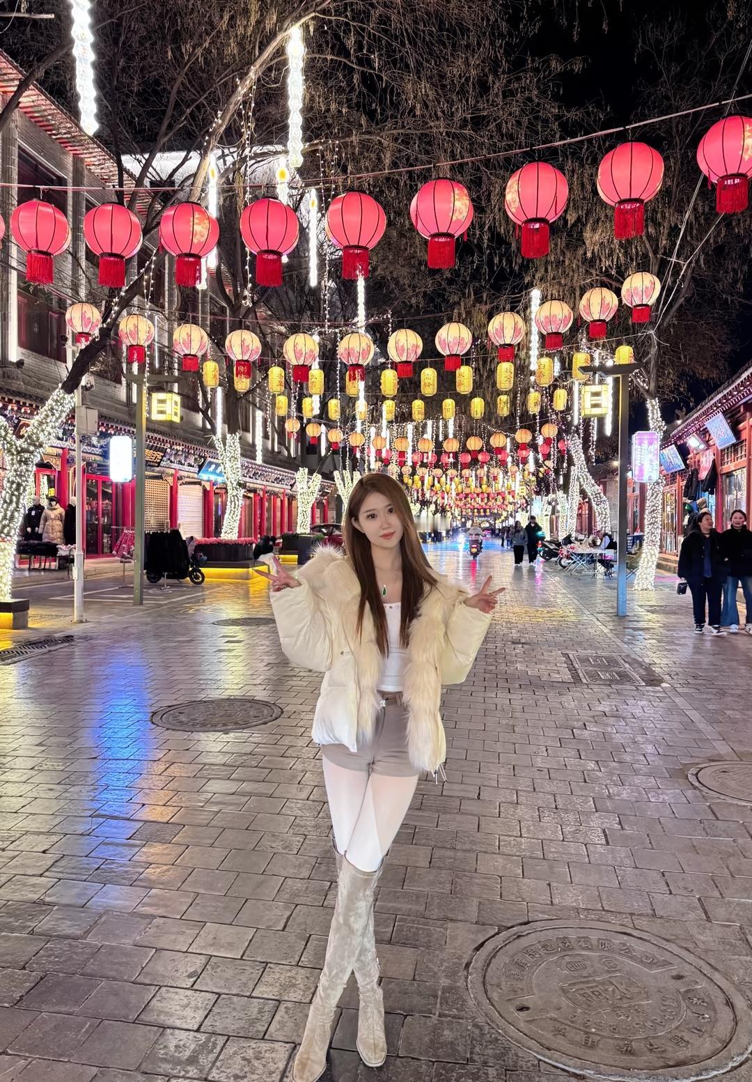 夜游古街，红灯笼下的浪漫时光🌙✨