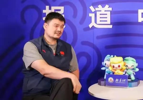 姚明抛给了中国篮球，也是中国体育的一个难题，那就是一个人，他说他不玩了之后，有人