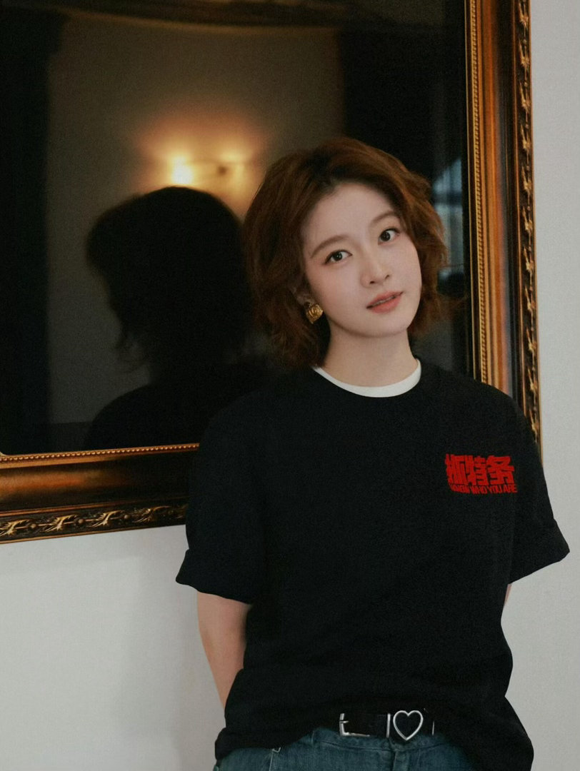 张雪迎演了冯小刚新电影抓特务里面有张雪迎 她这张脸就是为大银幕生的，民国妆造更凸