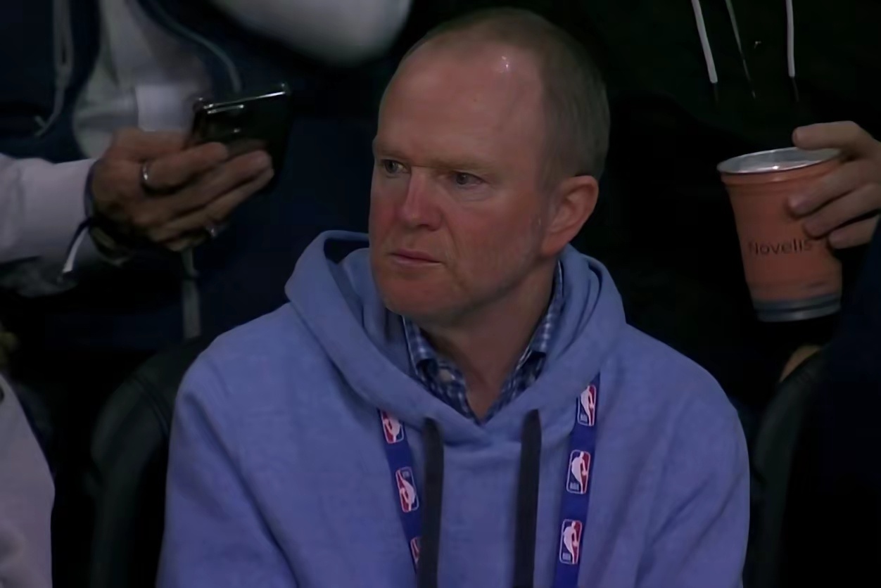 老鹰送温暖，但我总感觉是演保罗，为啥这样说，看完你就明白了……总裁弗兰克亲临现场