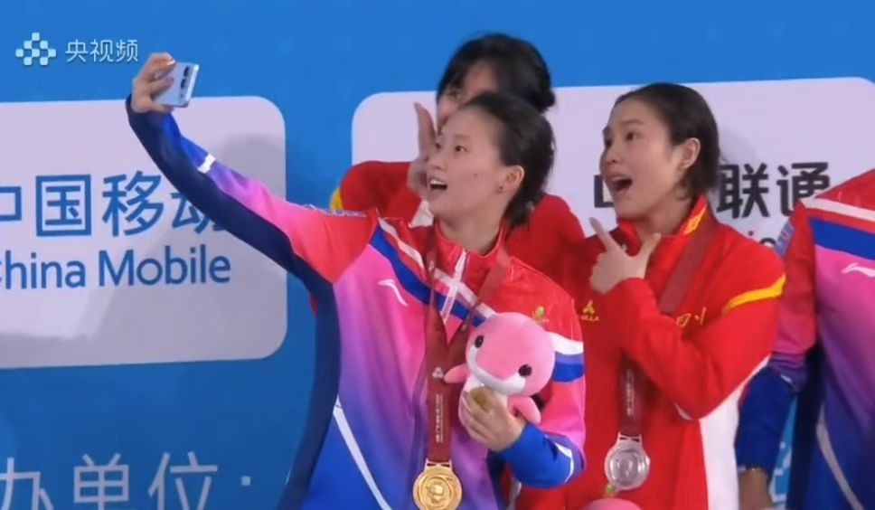 陈芋汐全运会10米台金牌恭喜陈芋汐跳水10米台夺冠，荣耀500 Air也跟着一起
