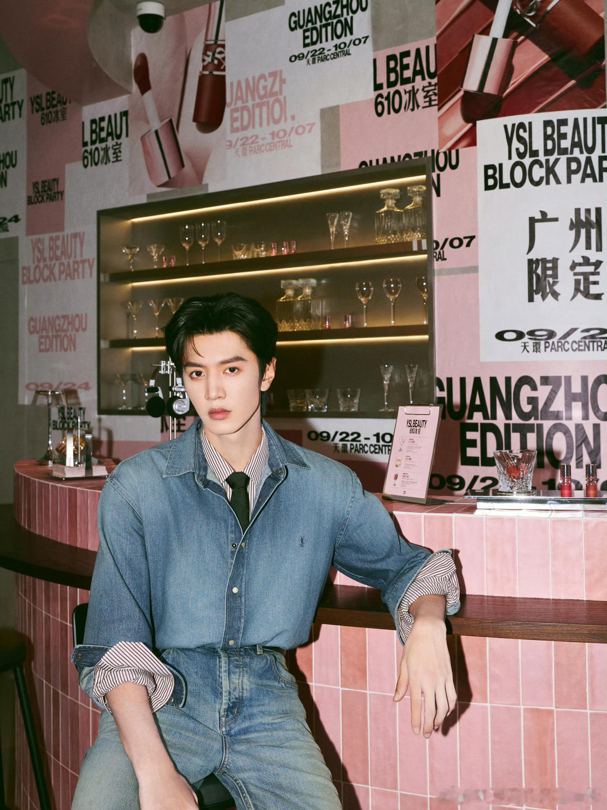 真SaintLaurent中区门面来啦！全球范围内首位且唯一双线男大使2个月+拿