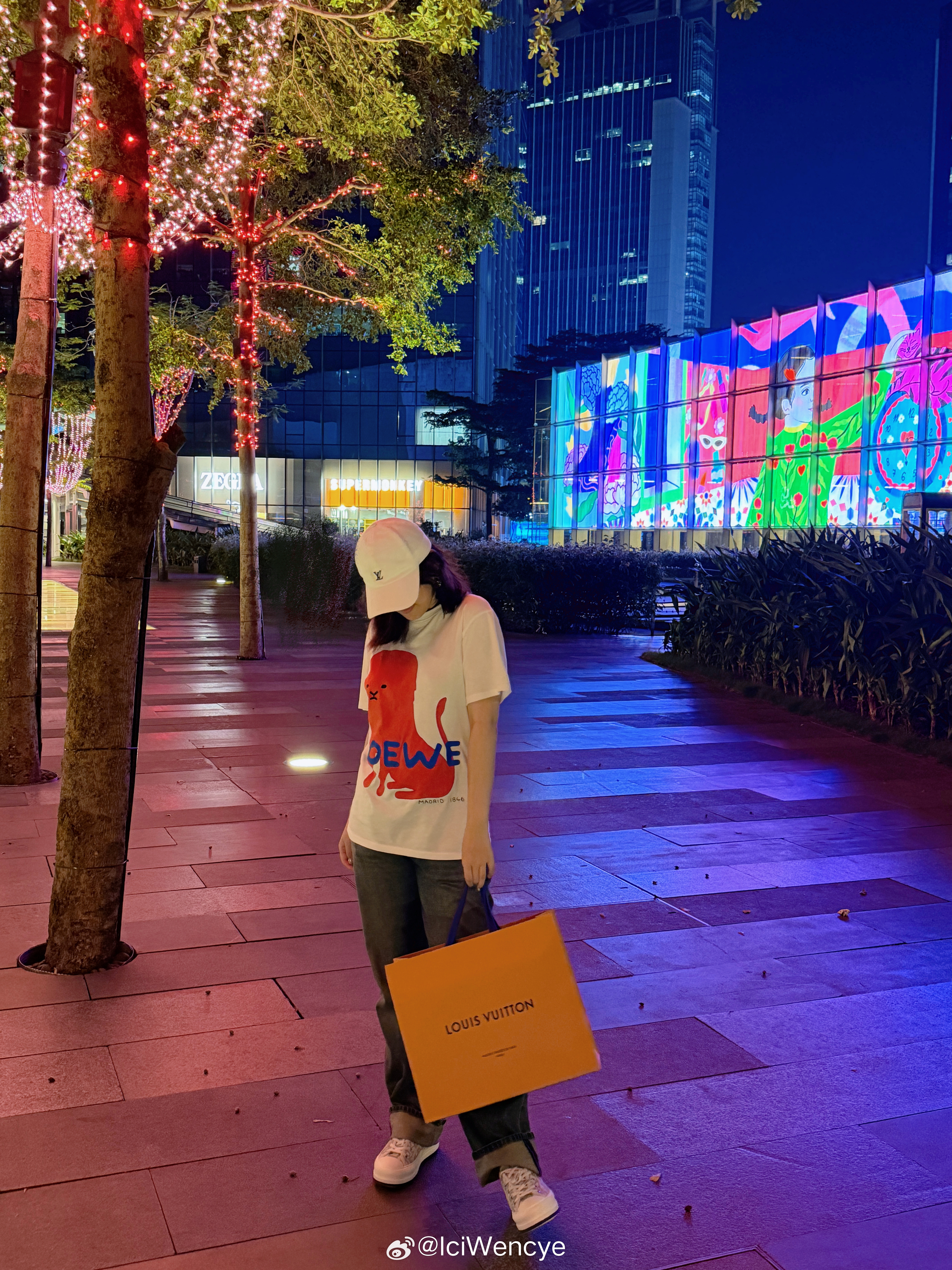 猴钟意广东🥰！ （吃完大排档还在酒店点了个夜宵吃
