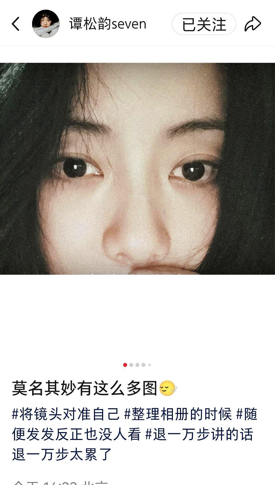 她不晒包，不炫富，就穿起球的T恤，记账、做饭、管钱。
戏里当总监，戏外自己当老板