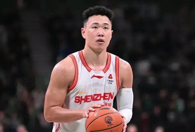 其实中国男篮可以考虑一下打5小阵容。虽然我们有高中锋余嘉豪。但现在看效果并不好。