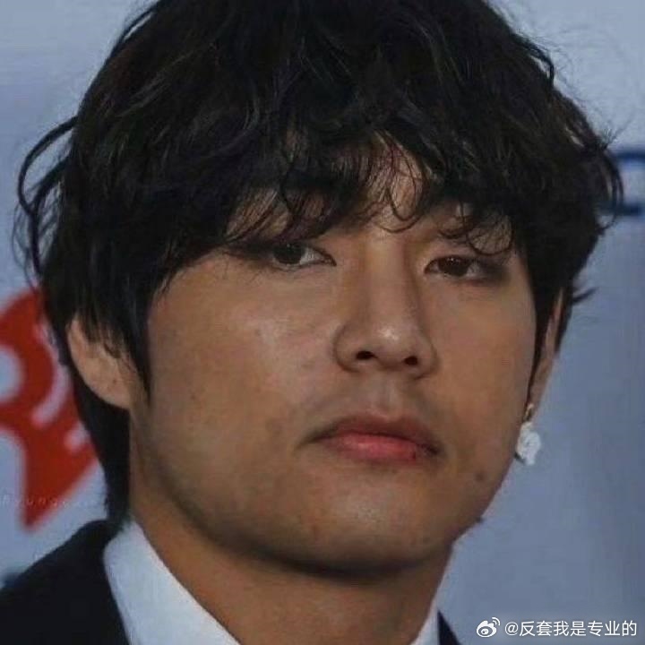 套丑而不自知 你管这叫素颜照，怕是没见过老六真正的素颜照吧 