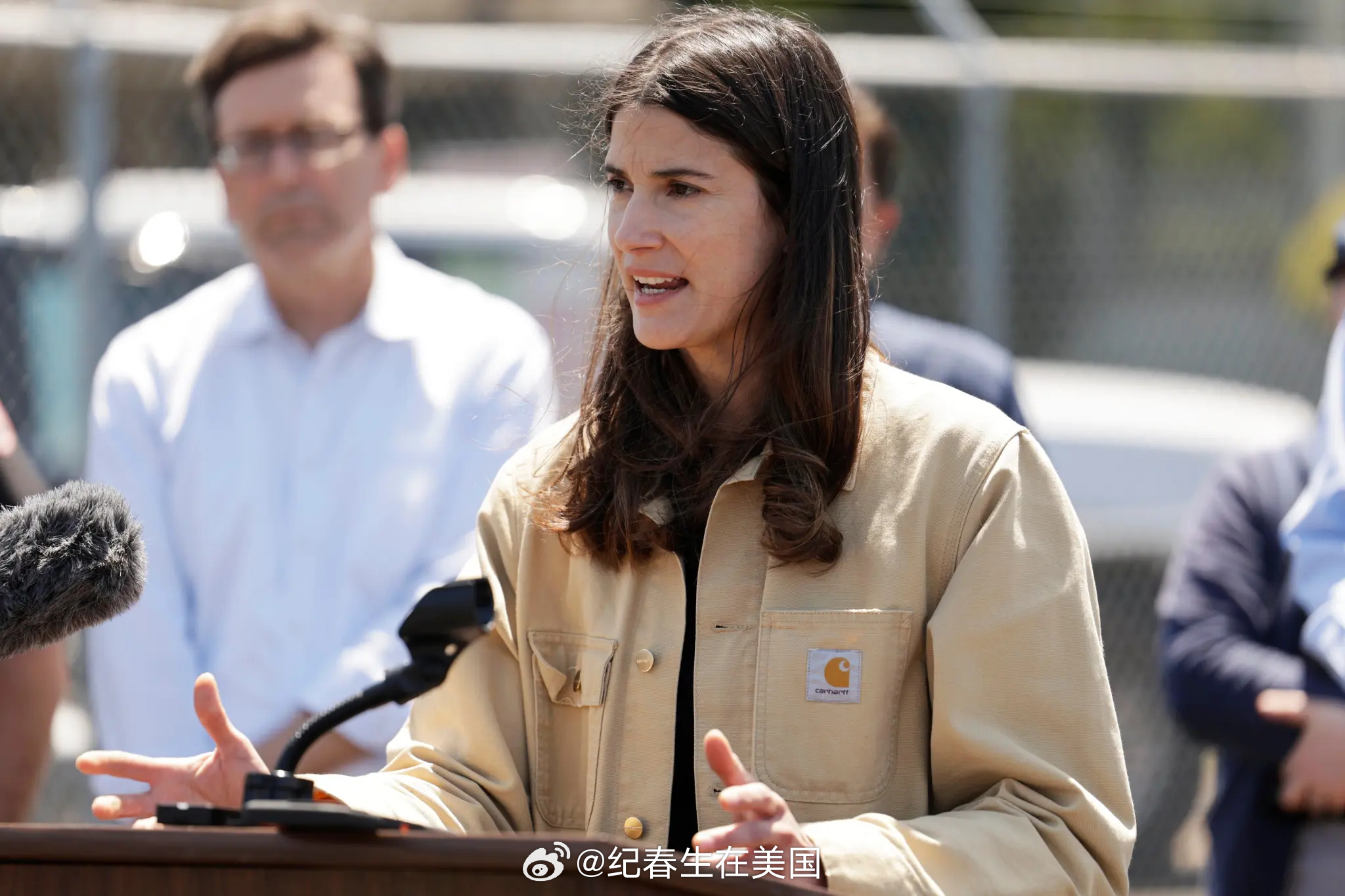 华盛顿州民主党众议员Marie Gluesenkamp Perez最近被爆出在里