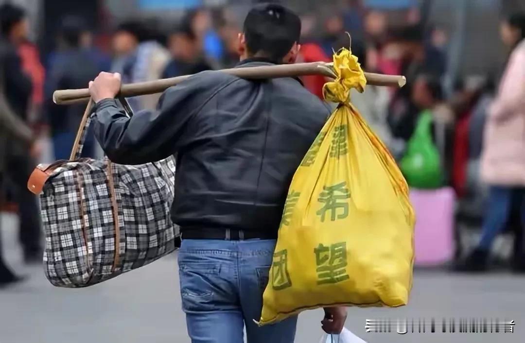 二十多年的春运，火车、汽车、轮船是大家的首选，飞机基本上是奢望。

绿皮火车为主