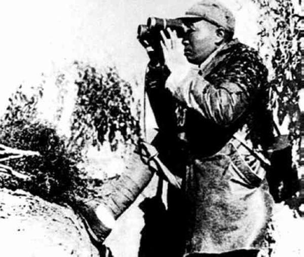 1956年，彭德怀到青海视察，检查哨位时，他问哨兵：“这么冷，你怎么不穿皮大衣？